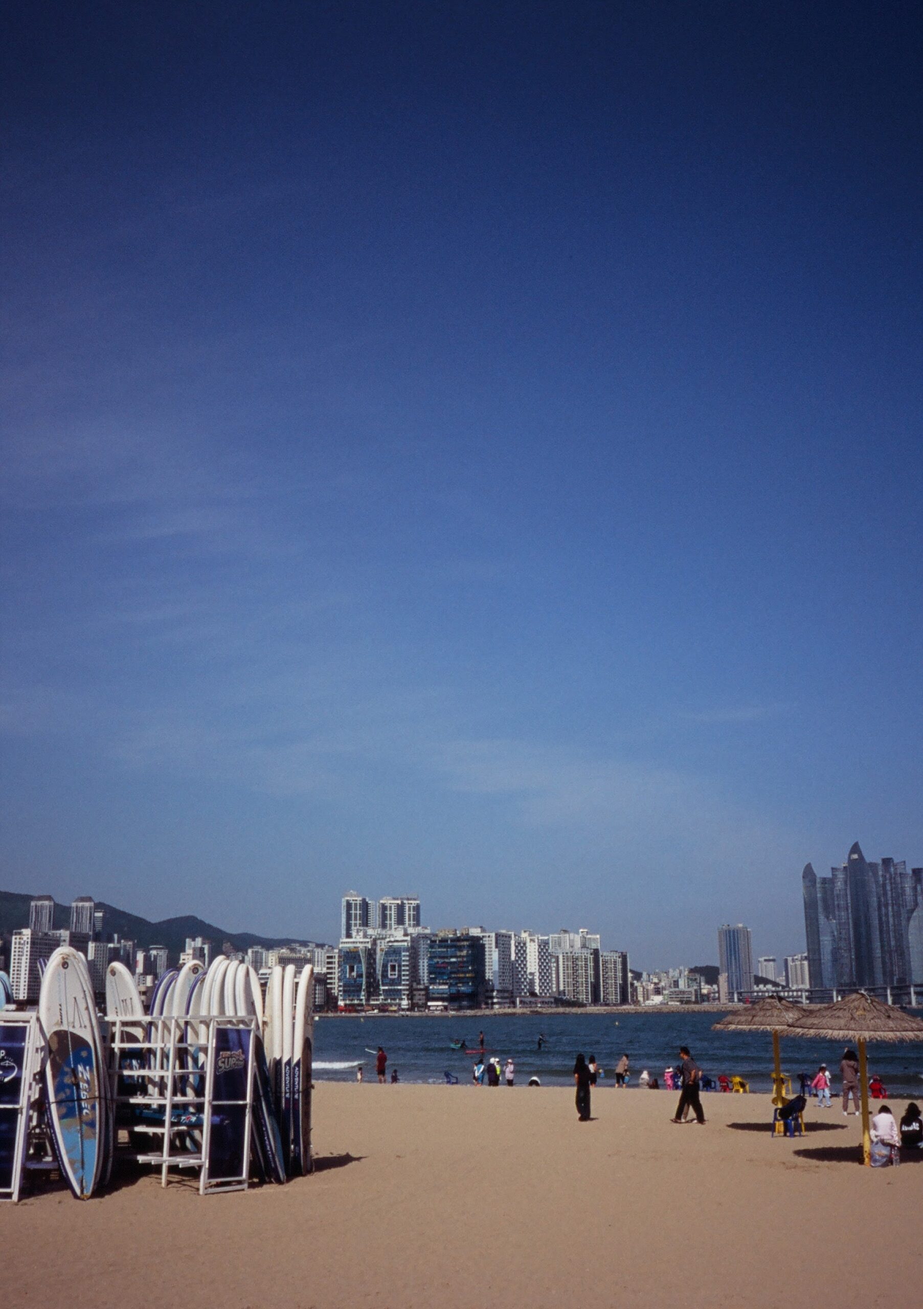 광안리해수욕장
올때마다 조금씩 변해있다